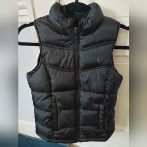 Like NEW Old Navy puffer vest girls large 10/12 black